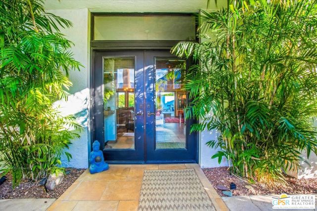 45864 Shadow Mountain Drive, Palm Desert CA: https://media.crmls.org/mediaz/a1323088-206e-4dee-8079-b931a10e446b.jpg