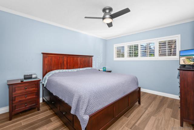 1733 Hornblend St, San Diego CA: https://media.crmls.org/mediaz/a1328bbb-31ca-4dba-8fd3-d1d14709ed76.jpg