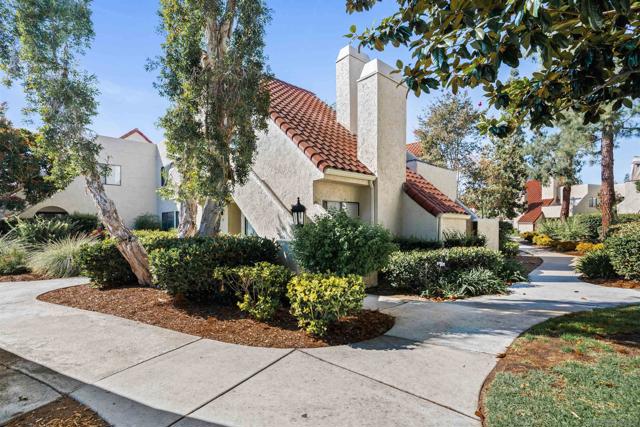 17865 Caminito Pinero, San Diego CA: https://media.crmls.org/mediaz/a1332315-9a22-4c1e-90d3-48bf8adb9edf.jpg