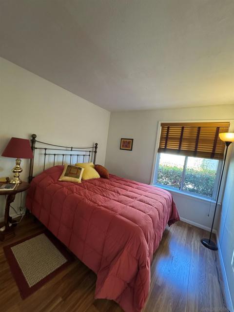 432 Edgehill Ln, Oceanside CA: https://media.crmls.org/mediaz/a1332553-9e6b-4a08-b3e9-402c1bde12e2.jpg