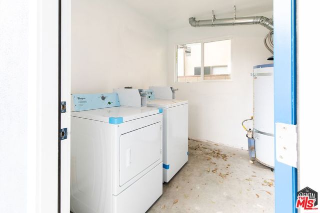 3872 Bentley Avenue, Culver City CA: https://media.crmls.org/mediaz/a133af60-890b-401d-9e8d-026ec425c2df.jpg