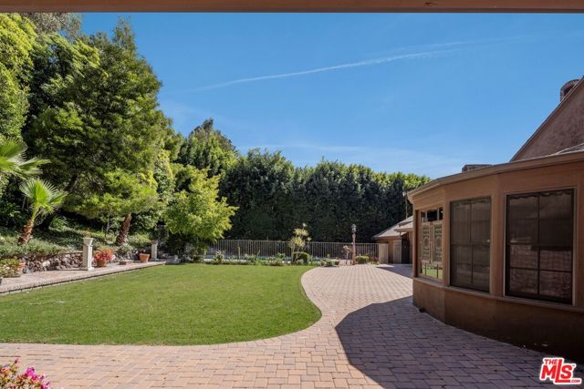 1110 Sutton Way photo 16