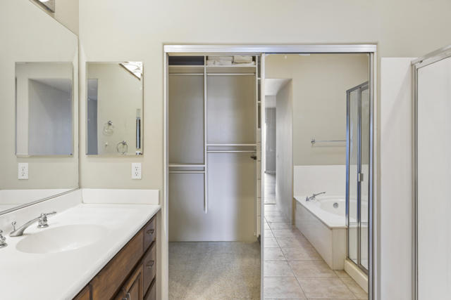 86 N Kavenish Drive, Rancho Mirage CA: https://media.crmls.org/mediaz/a1342e29-06cf-4ad2-9a17-7787fcd93bcd.jpg