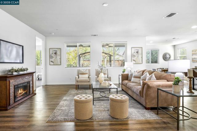 951 Dainty Avenue, Brentwood CA: https://media.crmls.org/mediaz/a134e9a7-280c-43fa-9943-8857d3142c51.jpg