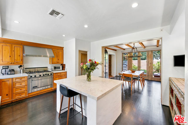 331 S Medio Drive, Los Angeles CA: https://media.crmls.org/mediaz/a1350986-11cb-4230-911e-445a98e96034.jpg