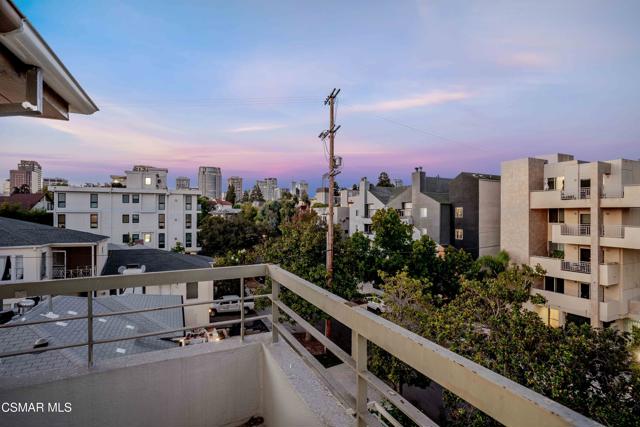 1645 Malcolm Avenue, Los Angeles CA: https://media.crmls.org/mediaz/a1350d6c-e572-4ca7-9c11-d818da0bb722.jpg