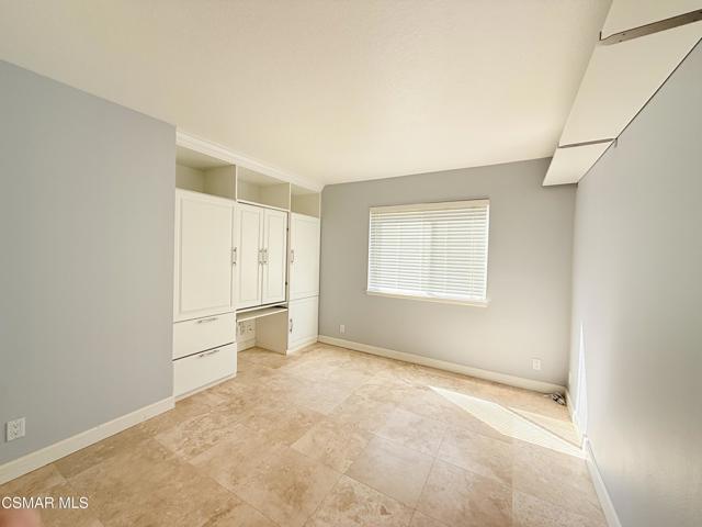1061 Shoal Creek Court, Simi Valley CA: https://media.crmls.org/mediaz/a13524a8-0030-4841-90f1-4441a8f5b9fc.jpg