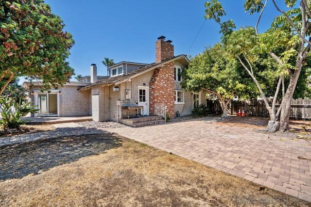 1312 3Rd St, Coronado CA: https://media.crmls.org/mediaz/a1357fc6-26b9-4149-8299-92a301947027.jpg