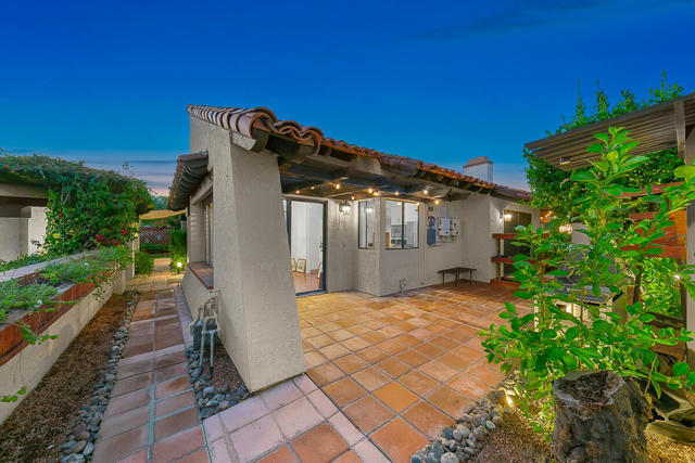60 Calle Solano, Rancho Mirage CA: https://media.crmls.org/mediaz/a13591ad-581a-4dc5-b1e7-28bc70a739b8.jpg