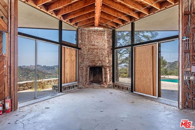2859 Coldwater Canyon Drive, Beverly Hills CA: https://media.crmls.org/mediaz/a1368245-ac40-494d-9cce-fbe66bba3e4e.jpg