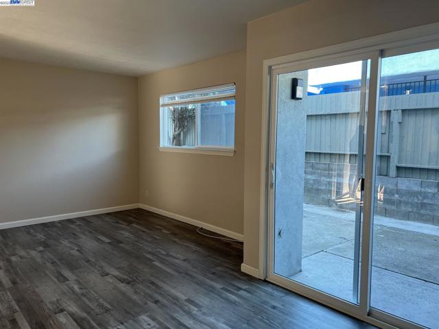 36976 Mulberry St, Newark CA: https://media.crmls.org/mediaz/a1368cdb-4f92-4759-b94f-38102c258c63.jpg