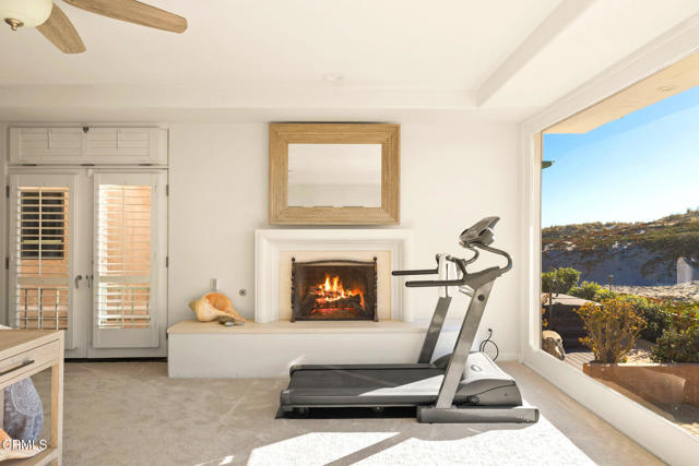 1571 Mandalay Beach Road, Oxnard CA: https://media.crmls.org/mediaz/a1377214-d79c-4b77-a035-83f13adb2c19.jpg
