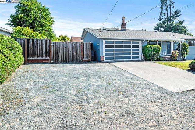 4105 Heyer Ave, Castro Valley CA: https://media.crmls.org/mediaz/a13837a3-b6cf-448f-b493-241ed04cf508.jpg