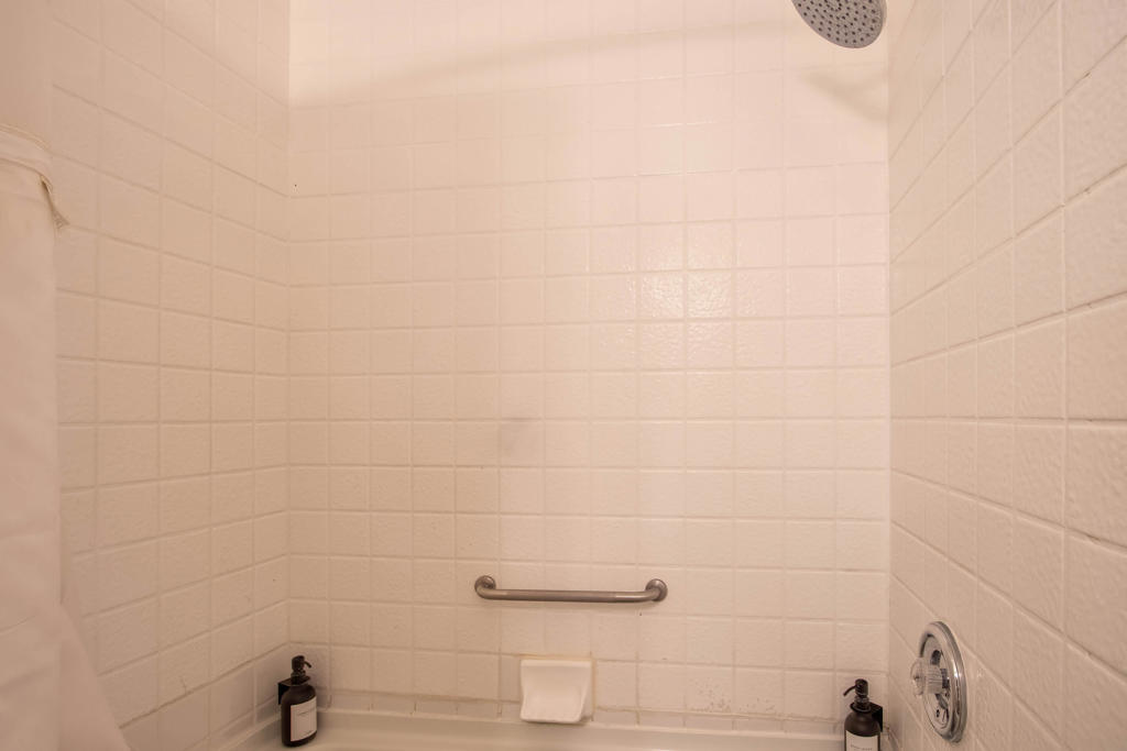 https://media.crmls.org/mediaz/a1383c1d-9018-407b-82e8-a4f6260ac99a.jpg?preset=X-Large