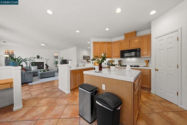 Image 18 of 60 For 868 Deer Spring Cir