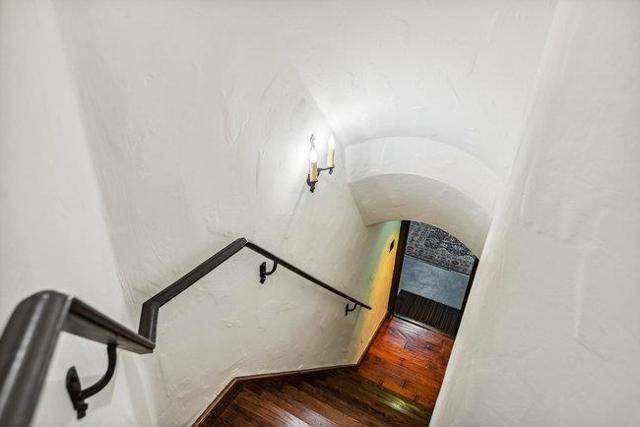 2307 Easton Drive, Burlingame CA: https://media.crmls.org/mediaz/a1386c28-4848-46f9-95e5-d6eb59298e45.jpg