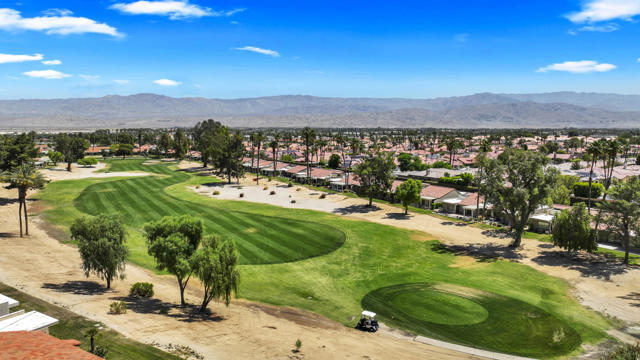 40492 Bay Hill Way, Palm Desert CA: https://media.crmls.org/mediaz/a138ca56-f725-40c3-a629-2d4004463163.jpg