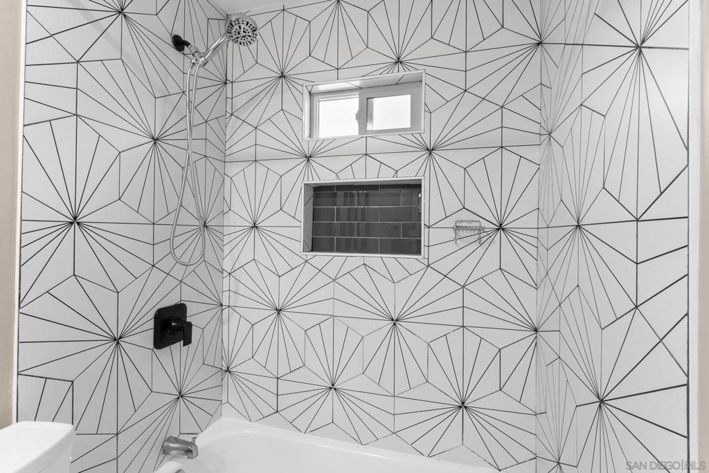 https://media.crmls.org/mediaz/a13a23f1-4873-4ce3-b20d-bf83cbdd558c.jpg?preset=X-Large