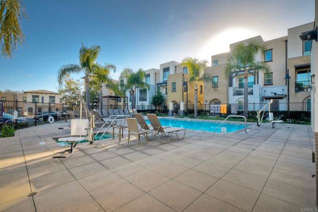 2211 Solara Lane, Vista CA: https://media.crmls.org/mediaz/a13a7389-169f-4528-8a80-a791c80b7473.jpg