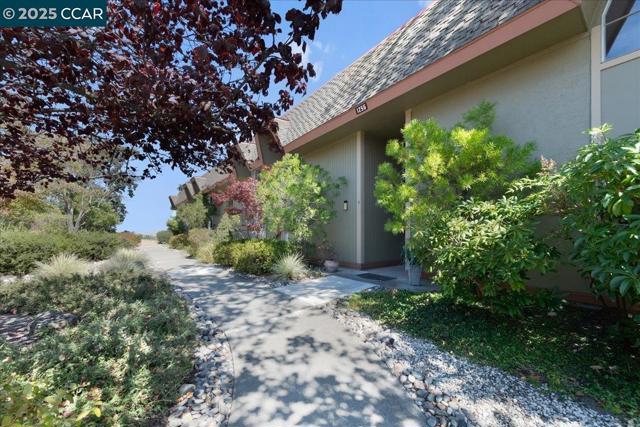 1256 Skycrest Dr, Walnut Creek CA: https://media.crmls.org/mediaz/a13abc56-b607-4896-86ef-a8e48f767ac4.jpg