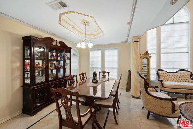 2431 Benedict Canyon Drive, Beverly Hills CA: https://media.crmls.org/mediaz/a13ad2ca-7ca8-471d-ac11-8cf071385518.jpg