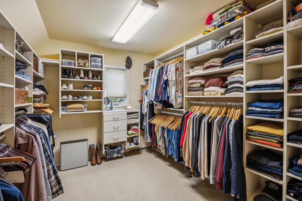https://media.crmls.org/mediaz/a13ae8e0-2780-4d10-825d-ead3c46e122a.jpg?preset=X-Large