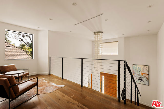 5062 Woodley Avenue, Encino CA: https://media.crmls.org/mediaz/a13b06a6-d4a3-4a19-86bd-9d22e6742309.jpg