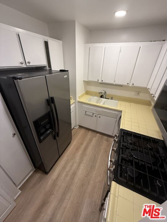 800 W 1st Street, Los Angeles CA: https://media.crmls.org/mediaz/a13b09e2-d618-499a-a9c9-3c474521876c.jpg