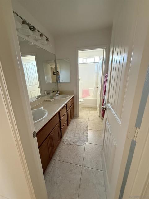 3177 Katharine Dr, Escondido CA: https://media.crmls.org/mediaz/a13b8f15-dfce-4df4-afbd-25ab40266275.jpg
