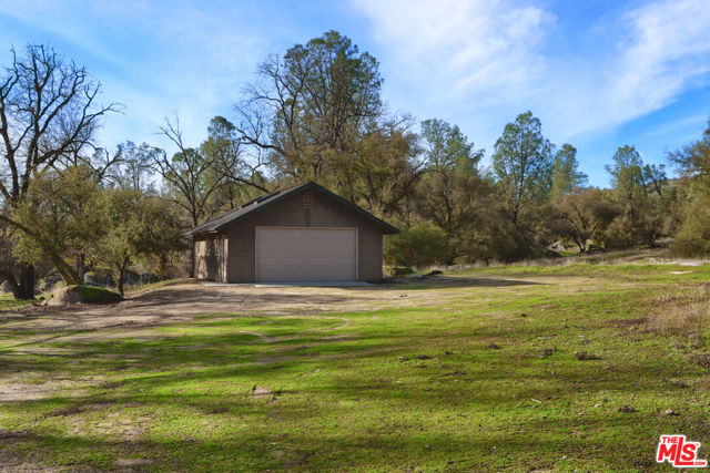 1 Blackhawk Lake, Coarsegold CA: https://media.crmls.org/mediaz/a13b9dd5-19ba-4c60-9354-0b2e8a1914a4.jpg