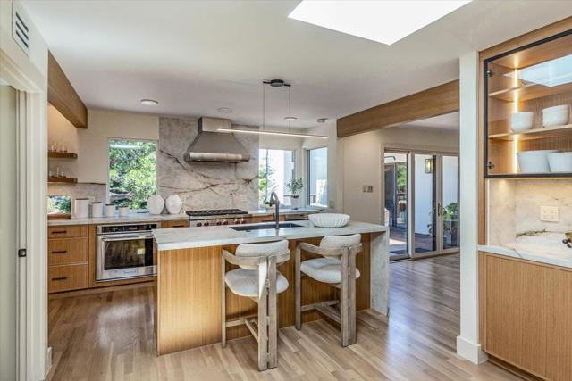 15902 Rochin Terrace, Los Gatos CA: https://media.crmls.org/mediaz/a13ba248-a0db-46c0-8997-276cd498806e.jpg