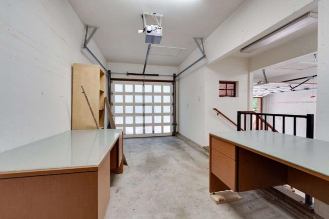 2513 Alpine Road, Menlo Park CA: https://media.crmls.org/mediaz/a13c0346-c7e9-4dca-838b-ffac419f785e.jpg