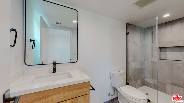 14423 Califa Street, 1/2 photo 26