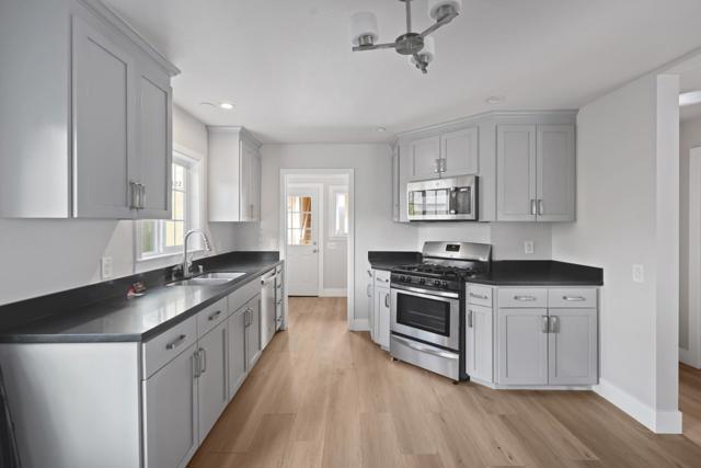 820 Jackson Street, Mountain View CA: https://media.crmls.org/mediaz/a13d1fbc-f530-4c1b-8d44-506d29632220.jpg