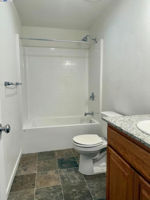 105 Harp Ct, Merced CA: https://media.crmls.org/mediaz/a13d5263-5461-416d-b639-43cb93767141.jpg