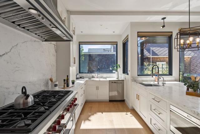 2853 Broderick Street, San Francisco CA: https://media.crmls.org/mediaz/a13d7aa4-33df-4251-a189-065601b6c211.jpg