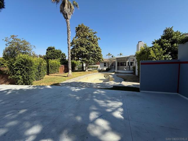 380 Via Del Norte Lot 9, La Jolla CA: https://media.crmls.org/mediaz/a13d7f3a-d87a-46fa-a4ad-62b06ffc4949.jpg