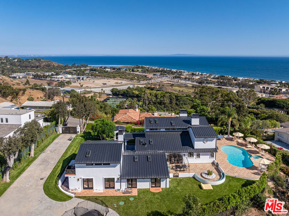 3453 Coast View Drive