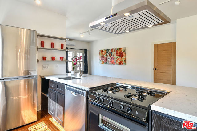 1101 W 18th Street, Los Angeles CA: https://media.crmls.org/mediaz/a13dce82-745f-4176-81cb-0ad5dc2318be.jpg