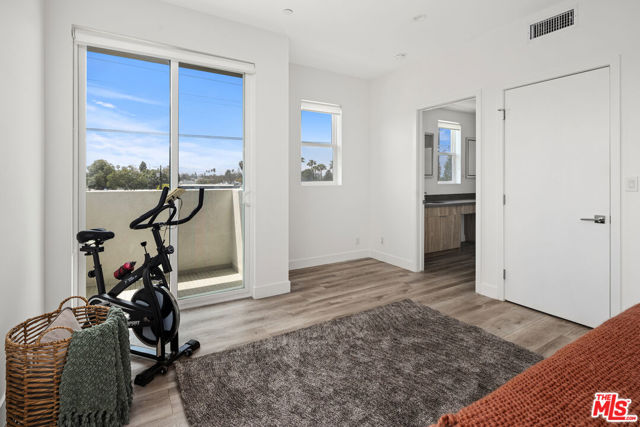 4916 1/2 S Centinela Avenue, Los Angeles CA: https://media.crmls.org/mediaz/a13dcf20-00b3-47f7-a0c0-b836a37e40c7.jpg