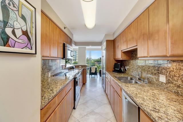 Detail Gallery Image 5 of 11 For 1780 Avenida Del Mundo #203,  Coronado,  CA 92118 - 2 Beds | 2 Baths