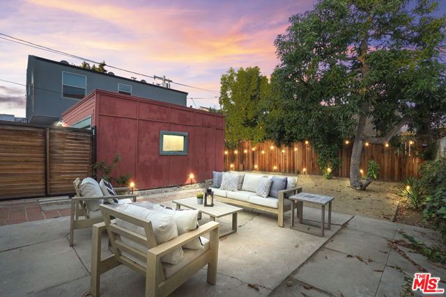 632 N Mariposa Avenue, Los Angeles CA: https://media.crmls.org/mediaz/a13e4b25-6463-411c-88da-a08ee57425b9.jpg