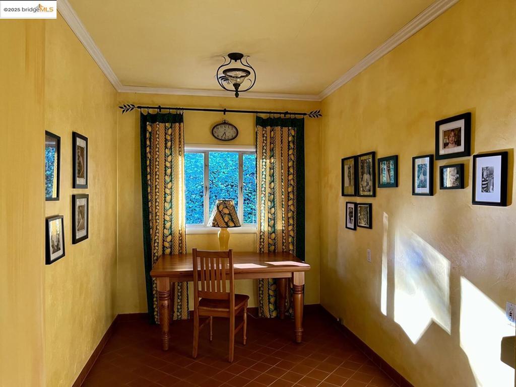 https://media.crmls.org/mediaz/a13e59d1-d97c-4d30-9693-748c5d4fe188.jpg?preset=X-Large