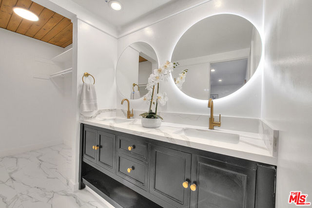 3804 Duray Place, Los Angeles CA: https://media.crmls.org/mediaz/a13e5b17-c933-4714-abfa-b640a074bd54.jpg