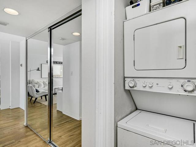 1760 Avenida del Mundo, Coronado CA: https://media.crmls.org/mediaz/a13e6537-a9a1-43e2-b638-e16783cfdfe9.jpg
