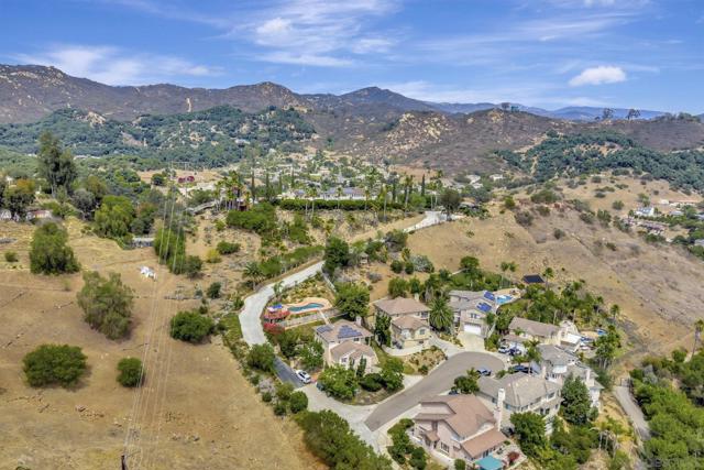 2106 Zachary Gln, Escondido CA: https://media.crmls.org/mediaz/a13eced2-dff4-4f08-b7e3-fa9e4c5b2758.jpg