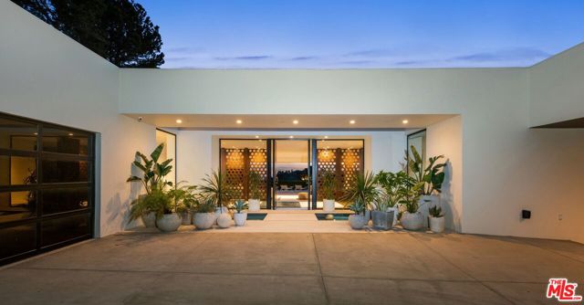 1088 Hillcrest Road, Beverly Hills, California 90210, 4 Bedrooms Bedrooms, ,6 BathroomsBathrooms,Single Family Residence,For Sale,Hillcrest,24348251