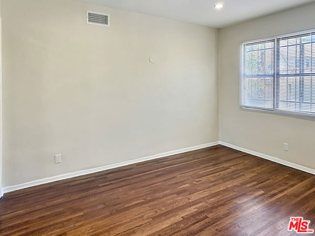 170 N Orange Drive, Los Angeles CA: https://media.crmls.org/mediaz/a13f4447-3f8a-4e44-8130-437196babe33.jpg