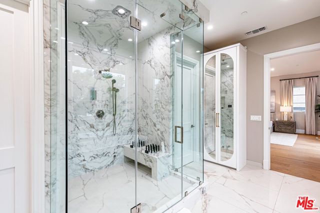 5162 Otis Avenue, Tarzana CA: https://media.crmls.org/mediaz/a13fbb74-b440-44df-9447-96cfb844f75f.jpg