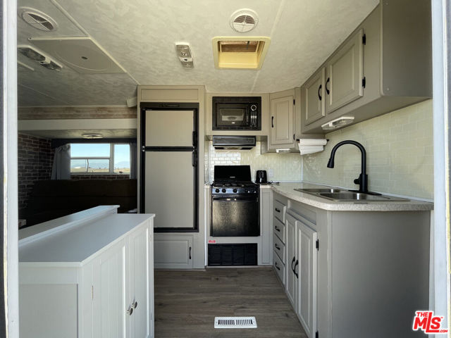 55 E Avenue D4, Lancaster CA: https://media.crmls.org/mediaz/a13fd874-4528-469c-91a1-ab6937b4cce3.jpg